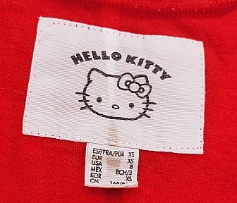 Camisola y camiseta con corazones y Hello Kitty