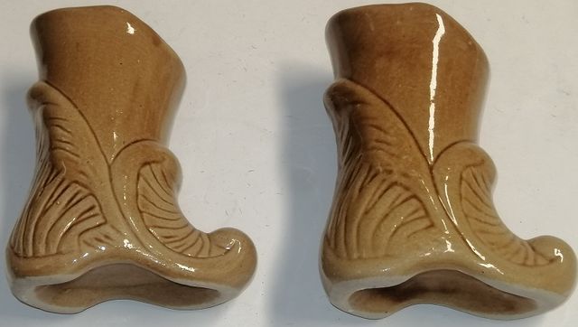 4 peças decorativas: 2 botas e 2 mimos