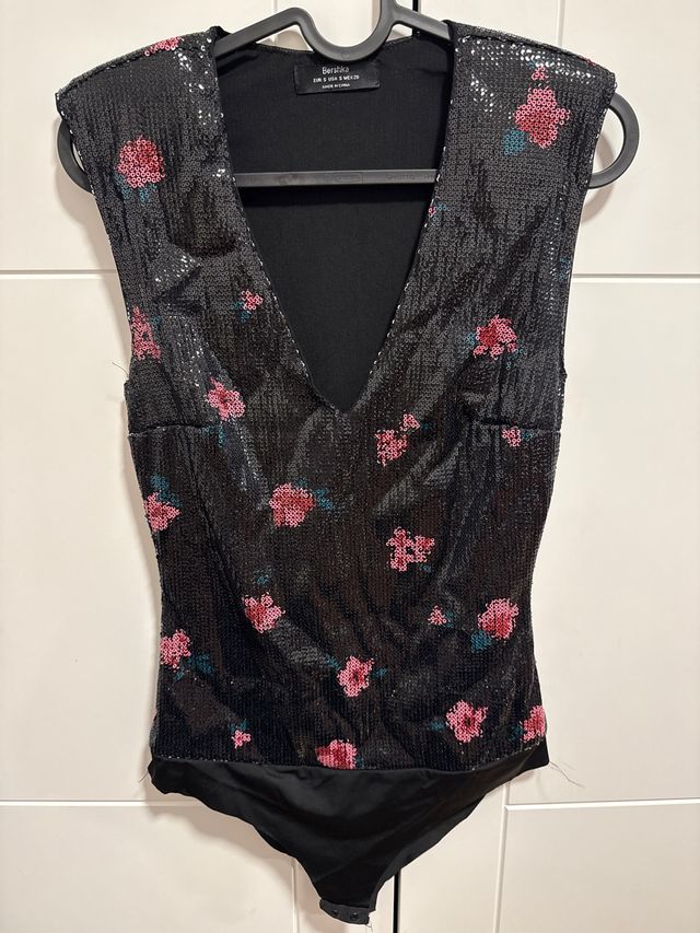 Body Bershka lentejuelas flores S