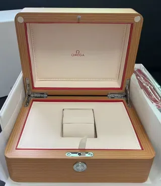 Caja para reloj Omega portable.
