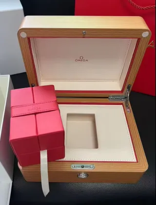 Caja para reloj Omega portable.