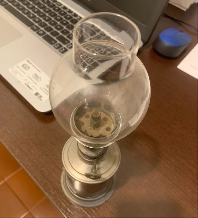 Lámpara de aceite de vidrio y metal “La Melleure”