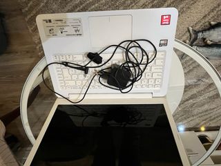 Ordenador portátil ASUS E2