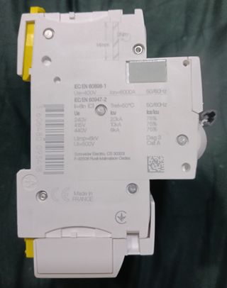 Schneider Electric A9Q14425 y A9F79416 .Casi nuev0