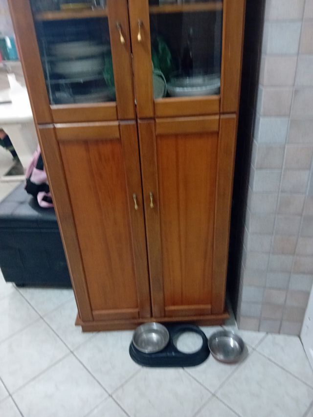 Credenza legno massiccio. Il mobile fatto a mano.