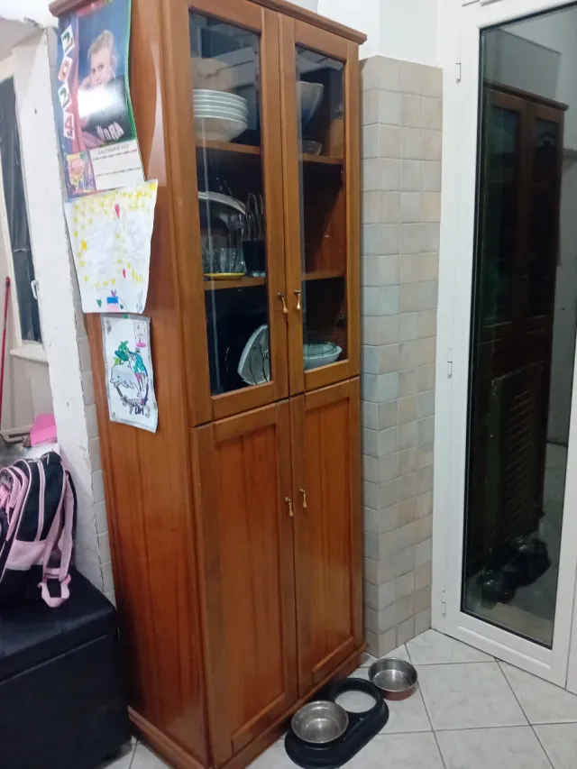 Credenza legno massiccio. Il mobile fatto a mano.