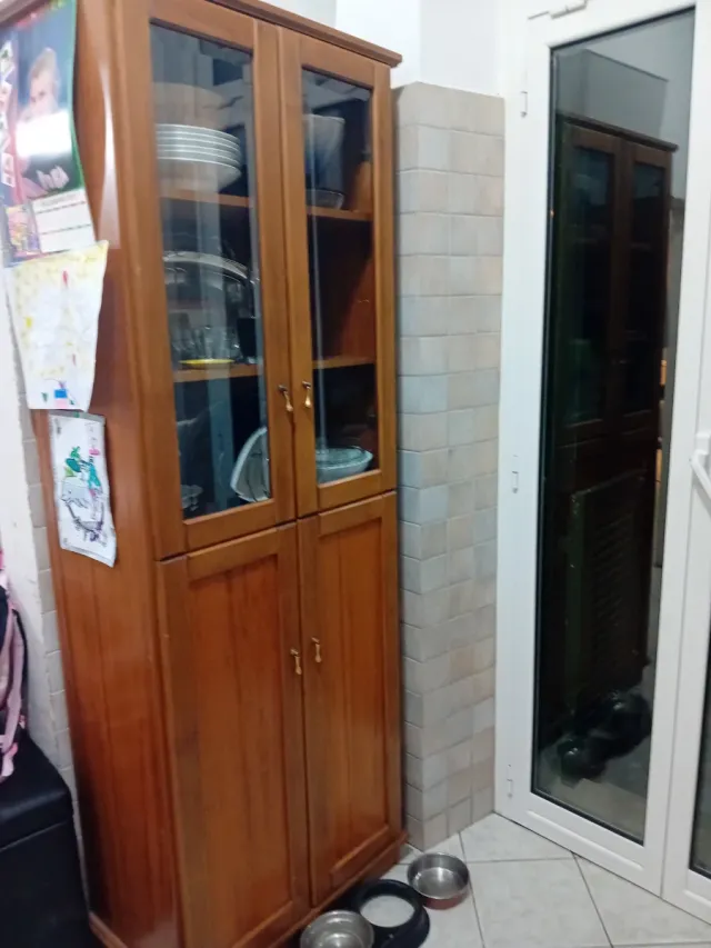 Credenza legno massiccio. Il mobile fatto a mano.