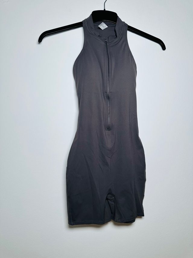 Mono deportivo mujer gris con cremallera