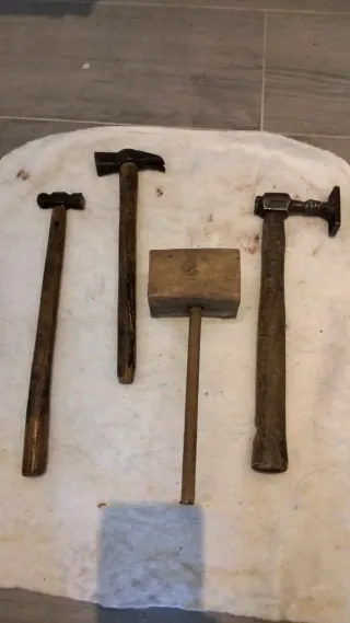 Lote de 4 martillos antiguos