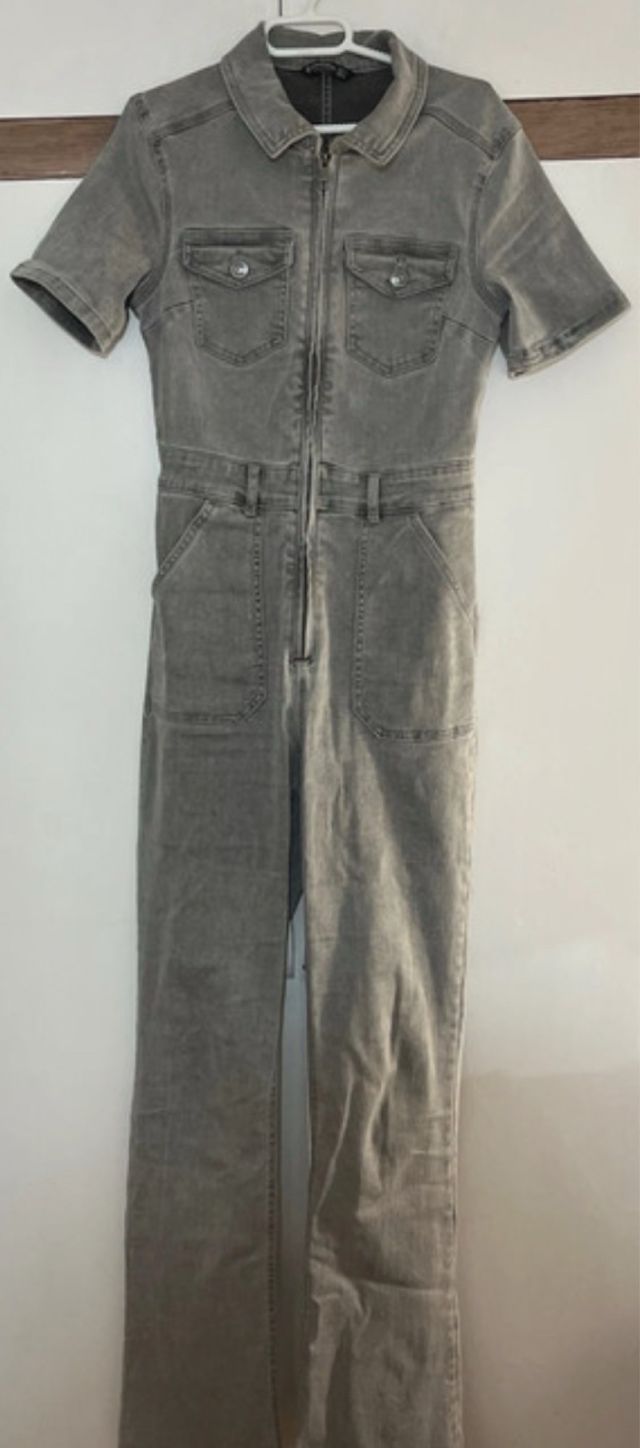 Mono vaquero largo gris stradivarius