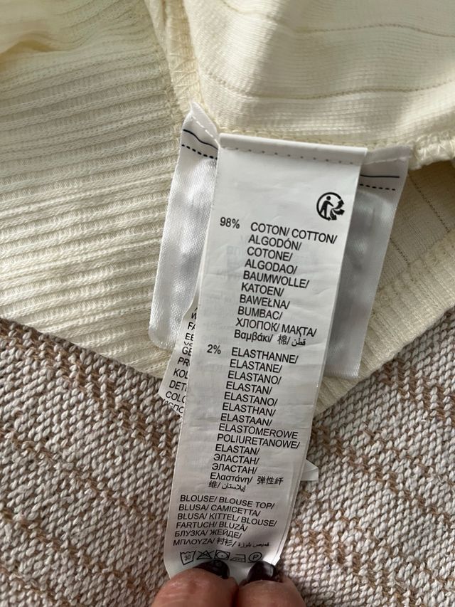 Top beige mujer con botones