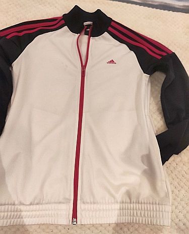 Sudadera Adidas Blanca y Negra con Detalles Rojos