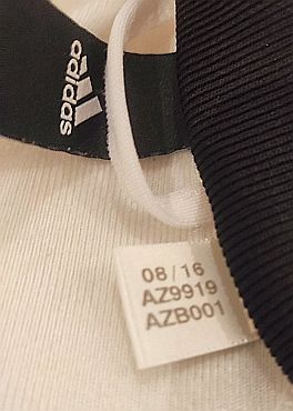 Sudadera Adidas Blanca y Negra con Detalles Rojos