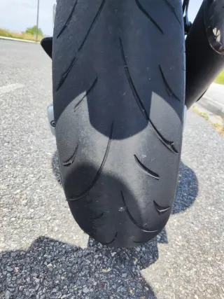 Suzuki SV 650 Roja con Baúl