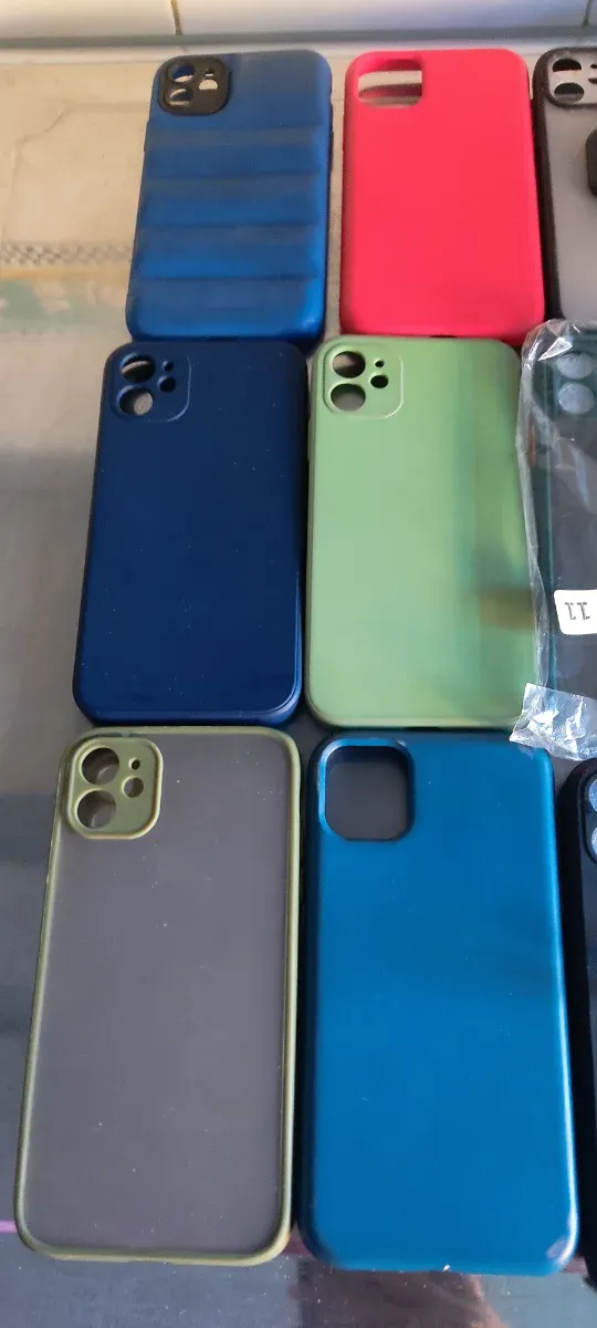 Lote 17 Carcasas iPhone 11