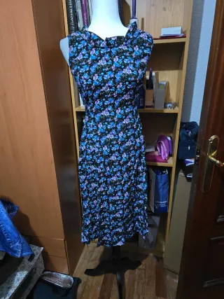 Vestido de flores negro y multicolor