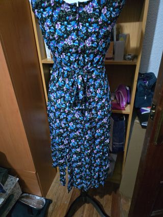 Vestido de flores negro y multicolor