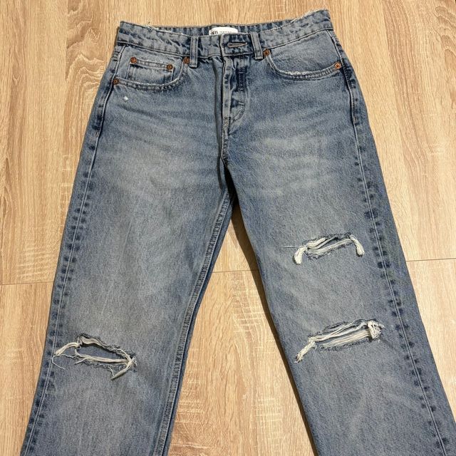 Jeans Zara desgastados con rotos
