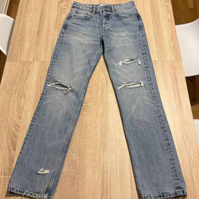 Jeans Zara desgastados con rotos
