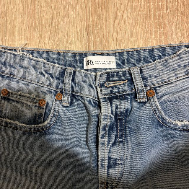 Jeans Zara desgastados con rotos