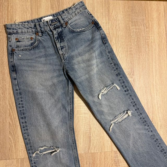 Jeans Zara desgastados con rotos