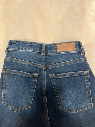 Pantalones flare Pull and Bear azules