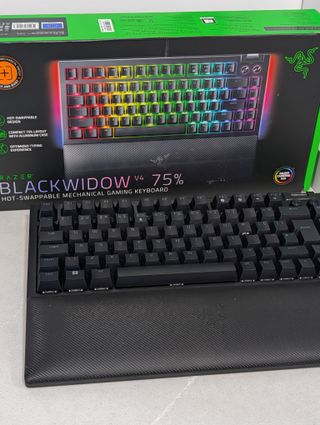 Razer BlackWidow V4 75% Teclado Gaming
