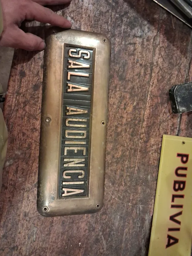 Cartel antiguo SALA AUDIENCIA