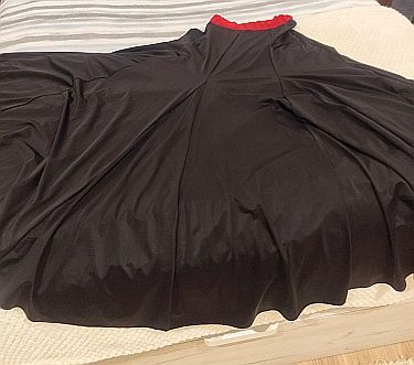 Falda flamenca y mantón bordado