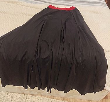 Falda flamenca y mantón bordado
