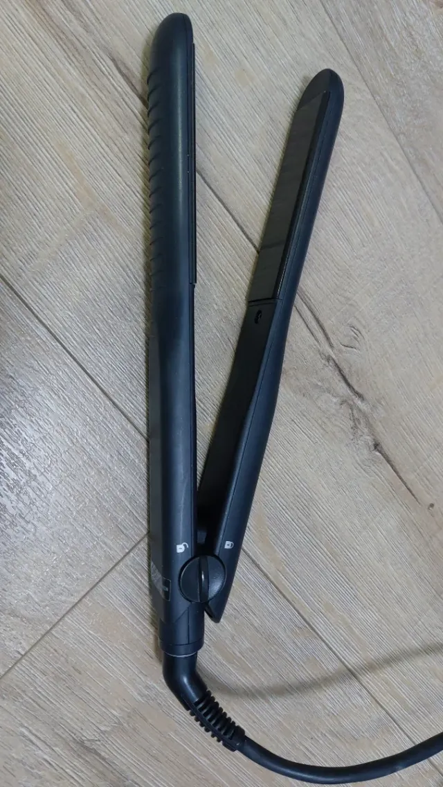 Plancha de pelo Remington negra y plateada