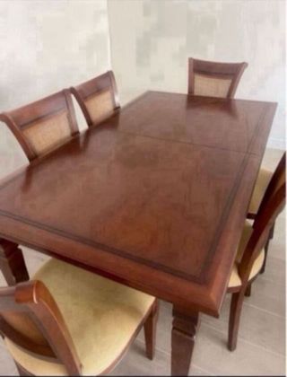 Mesa de comedor y 6 sillas