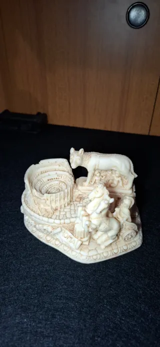 Statua Roma Colosseo Lupa Capitolina