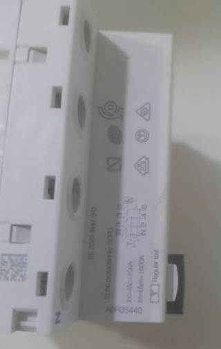 Lote Schneider Electric. Casi nuevo.