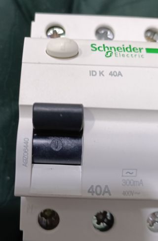 Lote Schneider Electric. Casi nuevo.