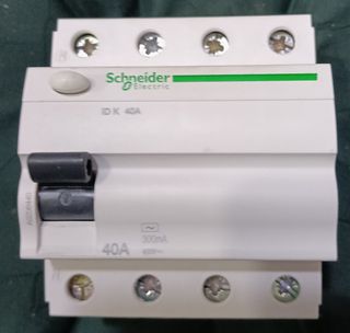 Lote Schneider Electric. Casi nuevo.