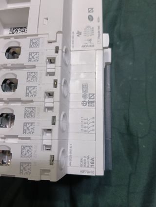 Lote Schneider Electric. Casi nuevo.