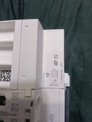 Lote Schneider Electric. Casi nuevo.