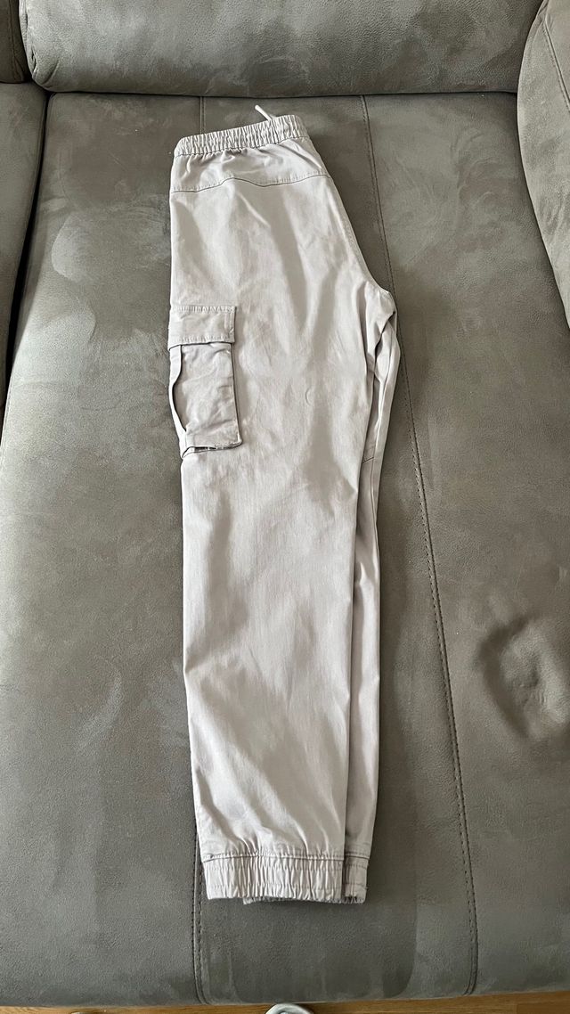 Pantalones cargo beige