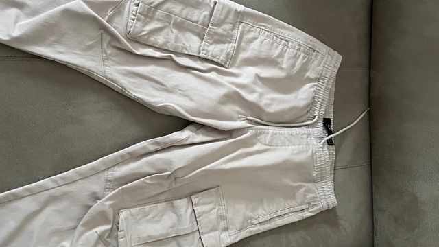 Pantalones cargo beige