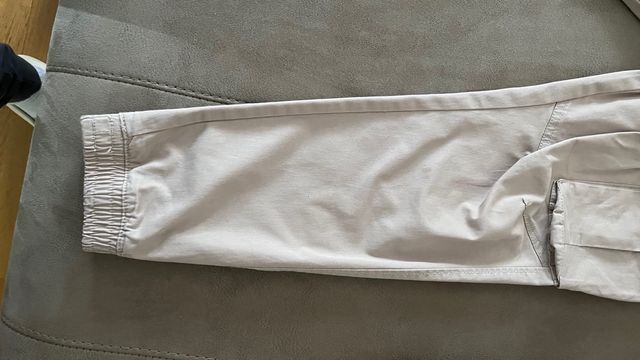 Pantalones cargo beige