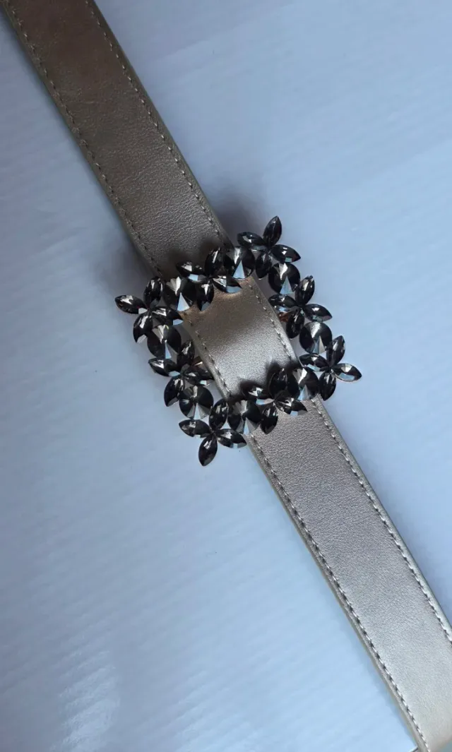 Cinturón elástico pedrería oro y plata