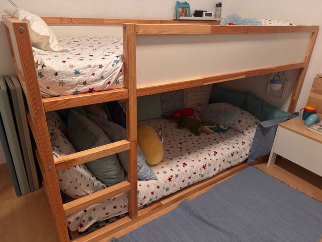 Litera KURA de IKEA Madera