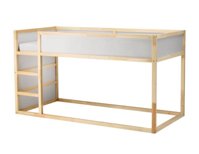 Litera KURA de IKEA Madera