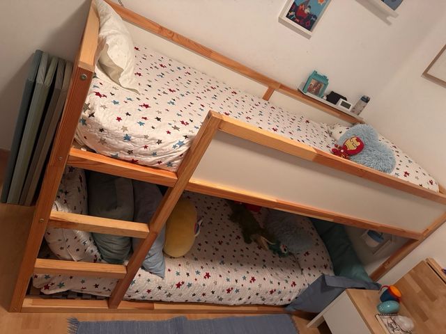 Litera KURA de IKEA Madera