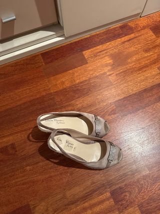 Sandalias Lucia Viguera Beige con Brillantes