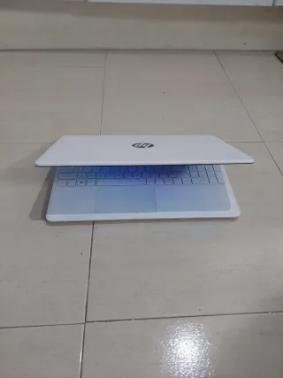 Ordenador Portátil HP blanco 