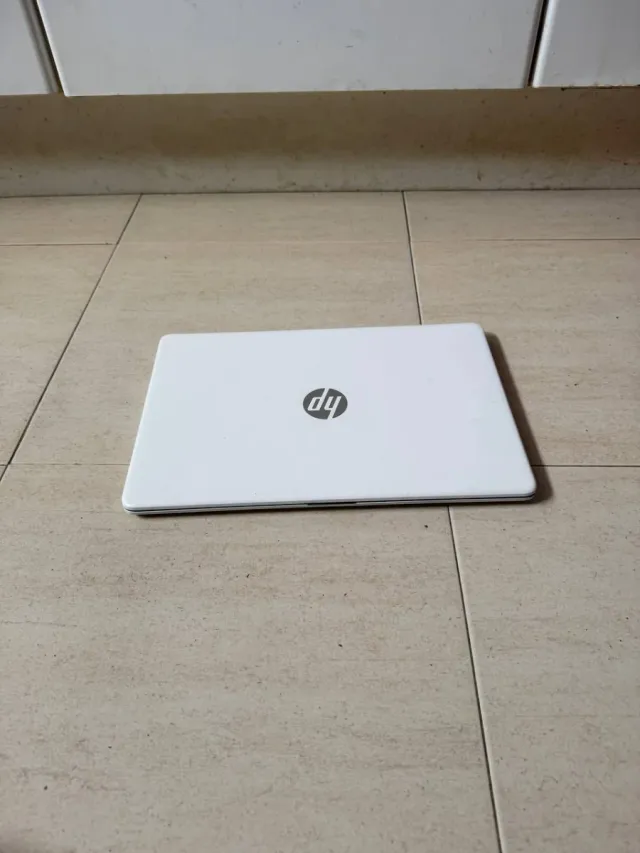 Ordenador Portátil HP blanco