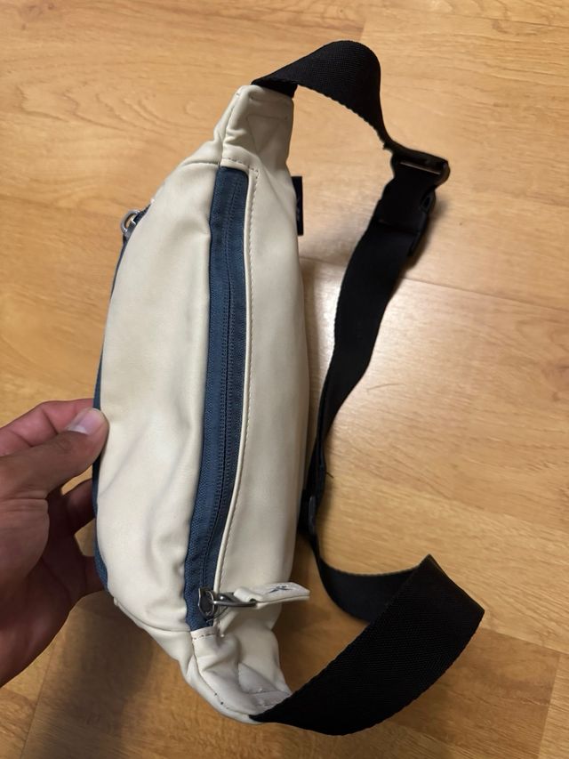 Riñonera Reebok Blanca y Azul