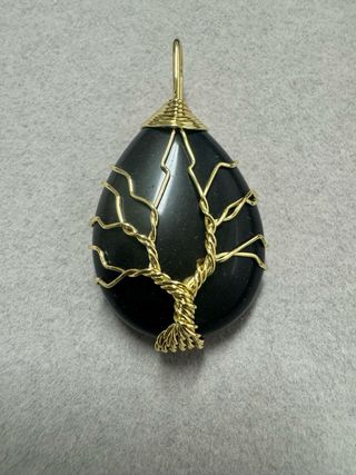Pingente Pedra Negra com Detalhe Árvore da Vida